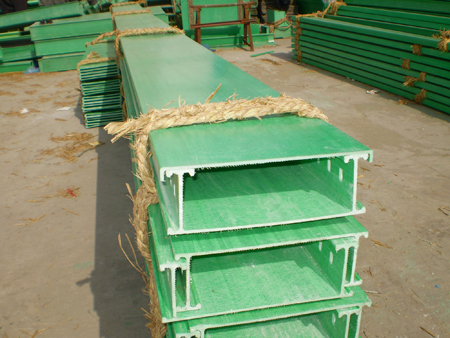 玻璃槽式钢桥架Glass trough steel bridge